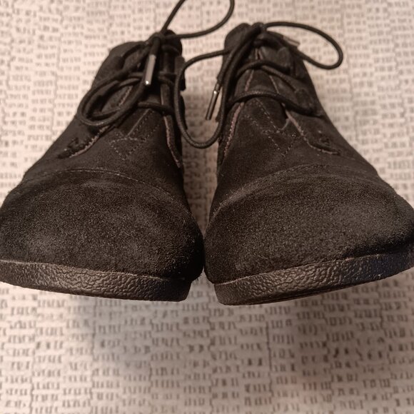 TOMS women's black suede lace up wedge heel ankle bootie sz 10 - Picture 7 of 14